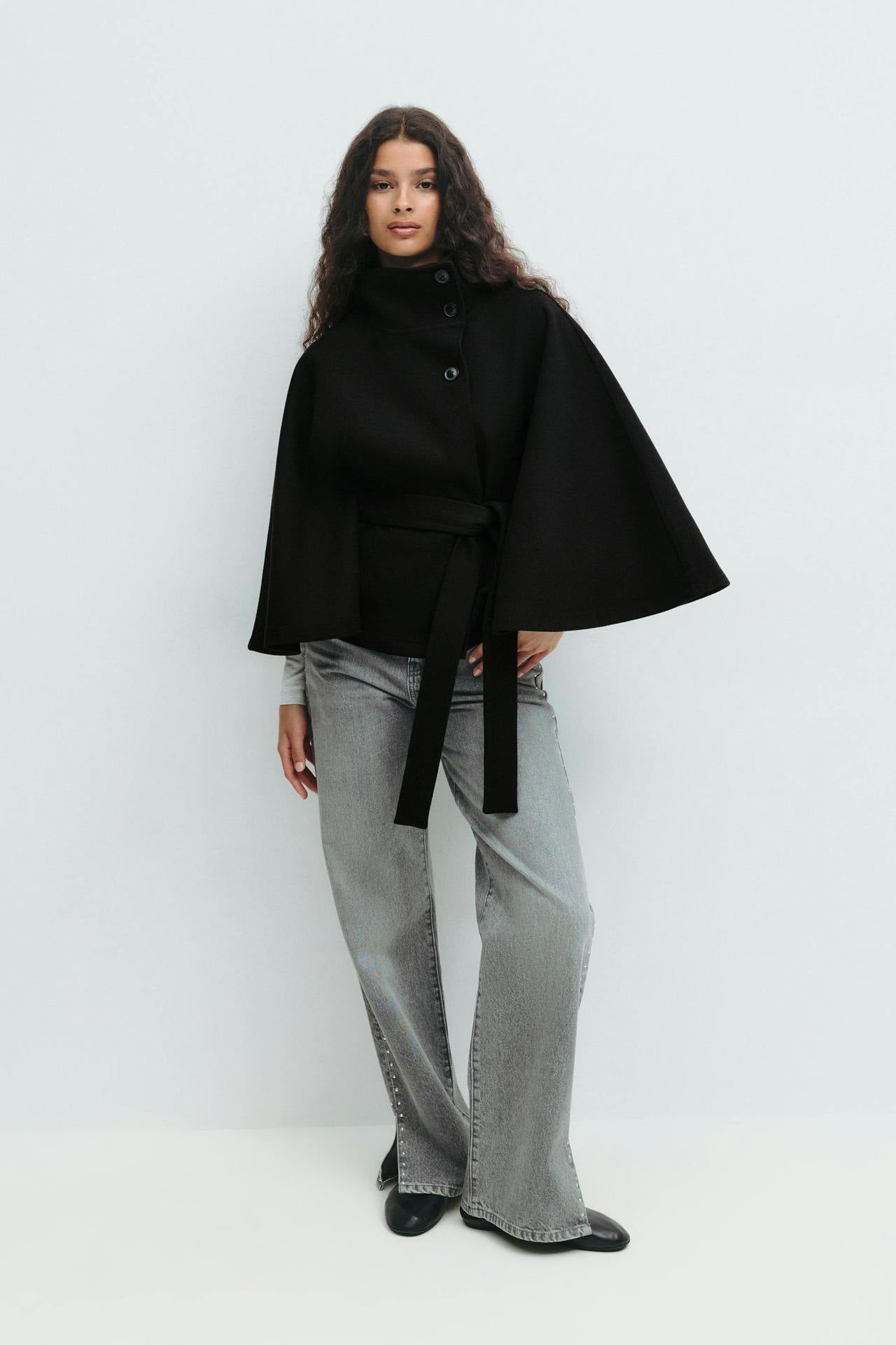 Capella Short Cape Coat – Black – Aurélienne Paris