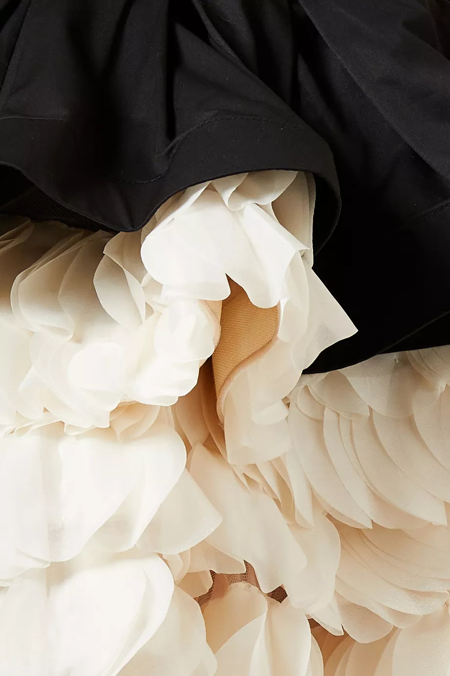 Léandra Robe Courte — Ébène & Plume d’Ivoire