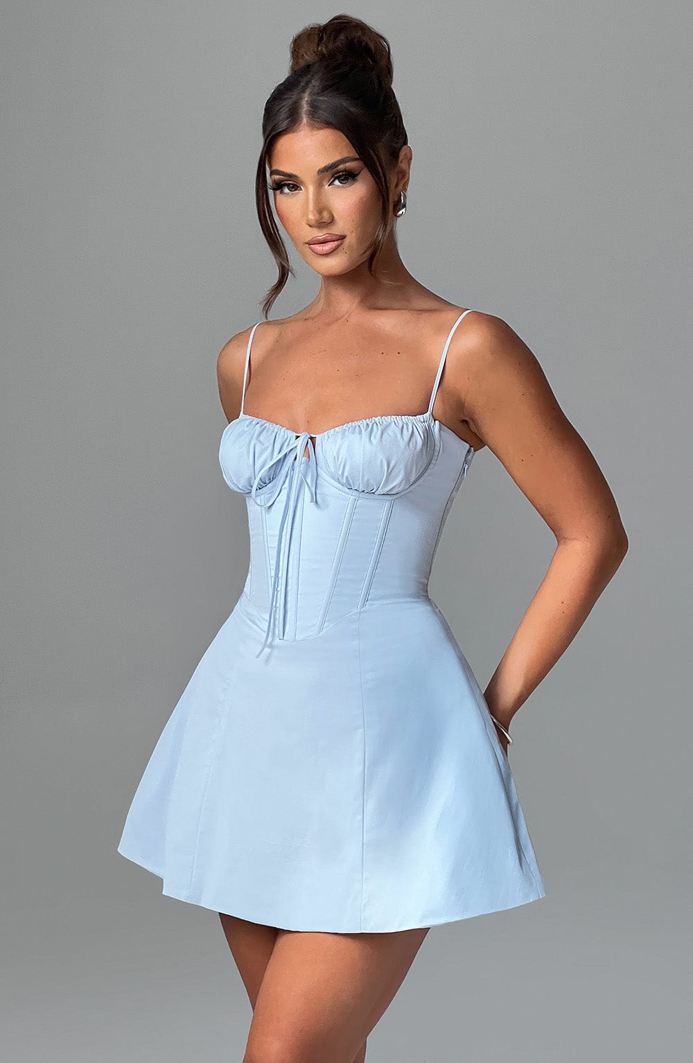 Robe courte en dentelle - Bleu